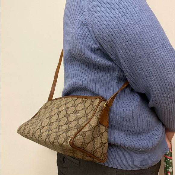 Gucci Beige Monogram Shoulder Bag - Picture 2 of 11